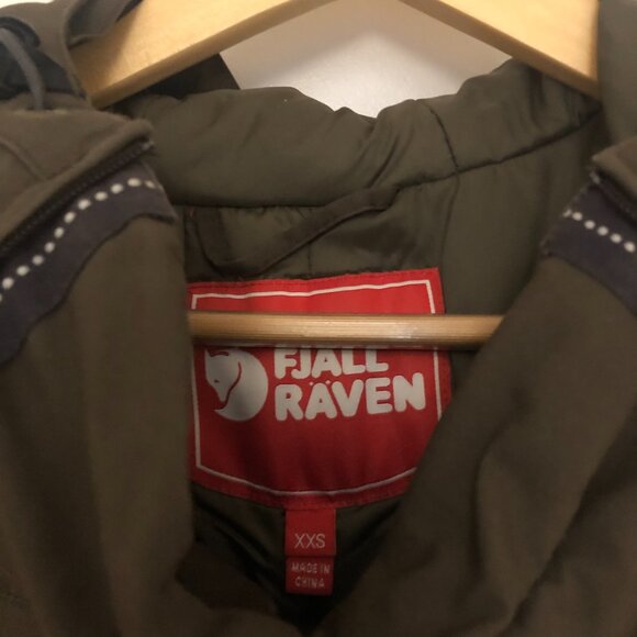 Fjallraven Luhkka Poncho with detachable fur - Picture 2 of 4